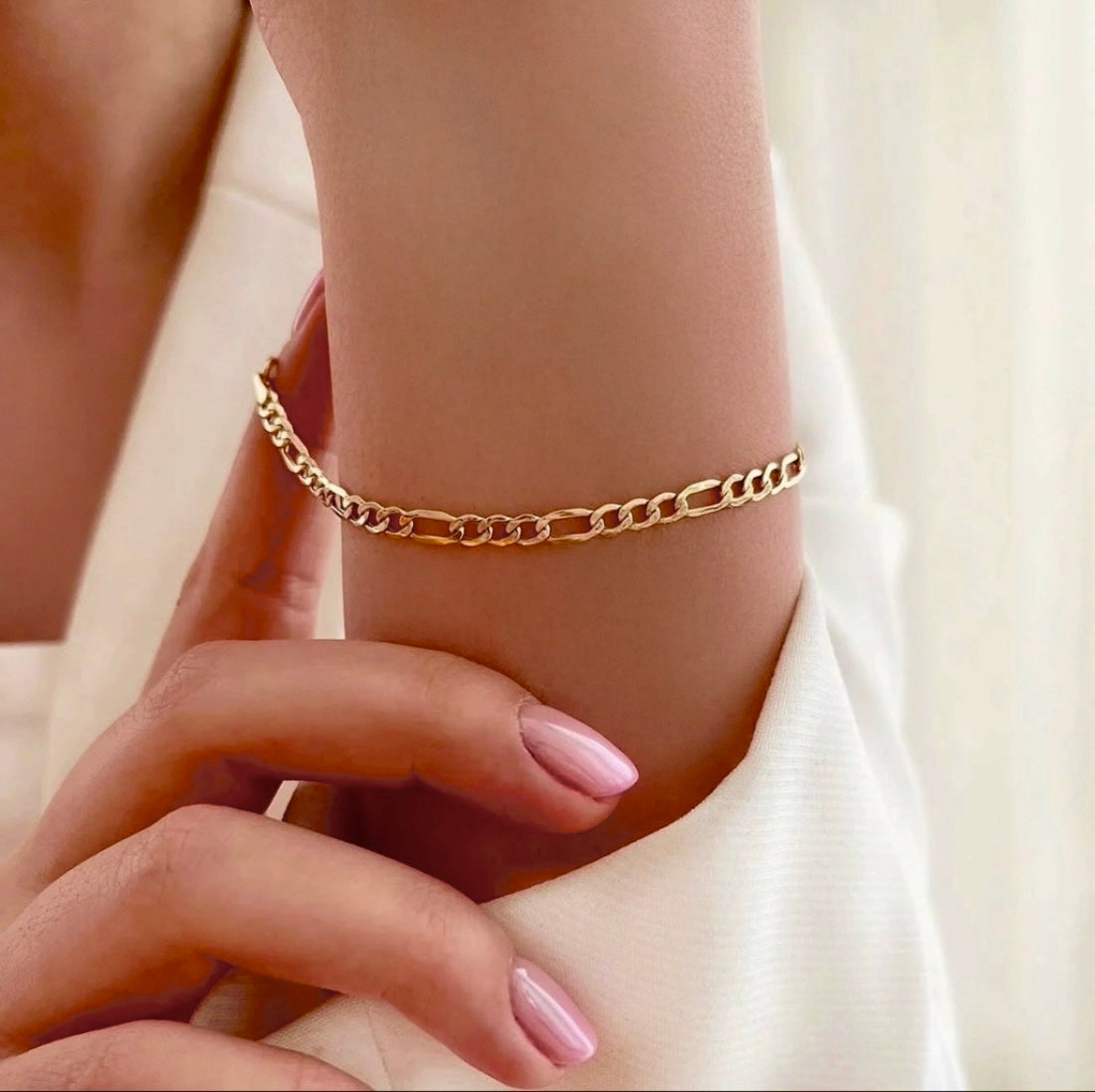 Armband Gelbgold 18k – Zanjir-e Figaro-ye Chahâr Halgheh (Figaro-Kette 4-gliedrig)
