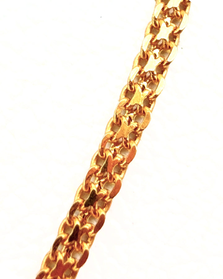 Ziba Gold Halskette „Zanjir-e Bizmark Zarif“ aus 18k Gelbgold, filigrane Bismarck-Struktur in Nahaufnahme