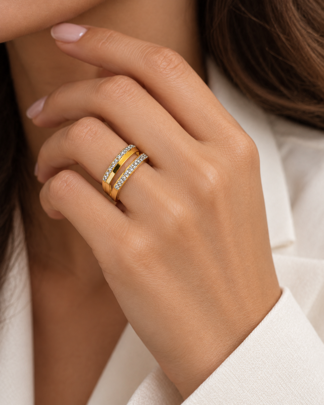     Do Khat Ring aus 18k Gold an der Hand getragen