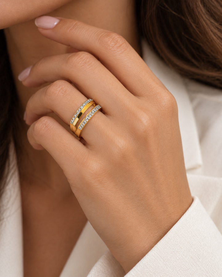     Do Khat Ring aus 18k Gold an der Hand getragen
