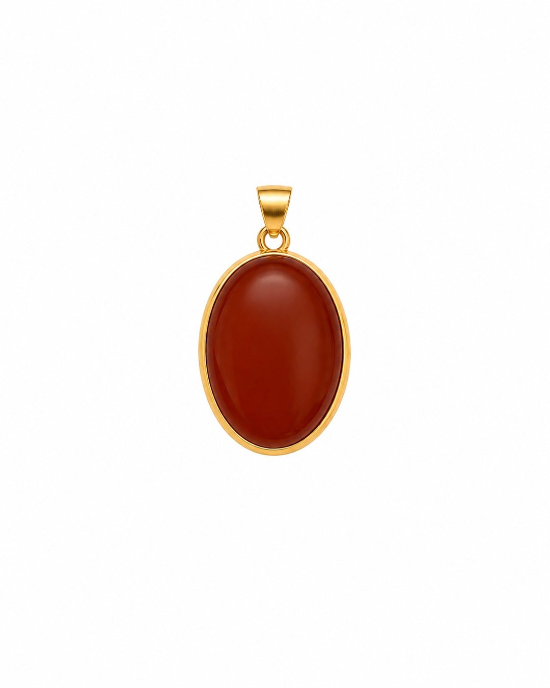 Mehr-e Ghoroob Anhänger aus 18K Gelbgold mit ovalem rostrotem Schmuckstein auf weissem Hintergrund.