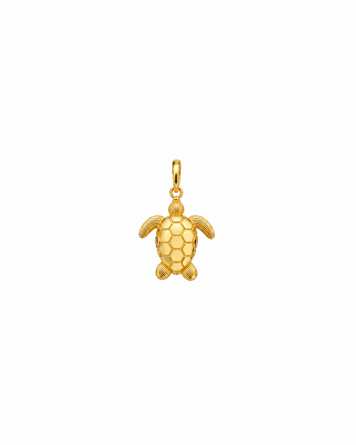 Lakposht Schildkröten-Anhänger aus 18k Gelbgold mit strukturiertem Panzer auf weissem Hintergrund