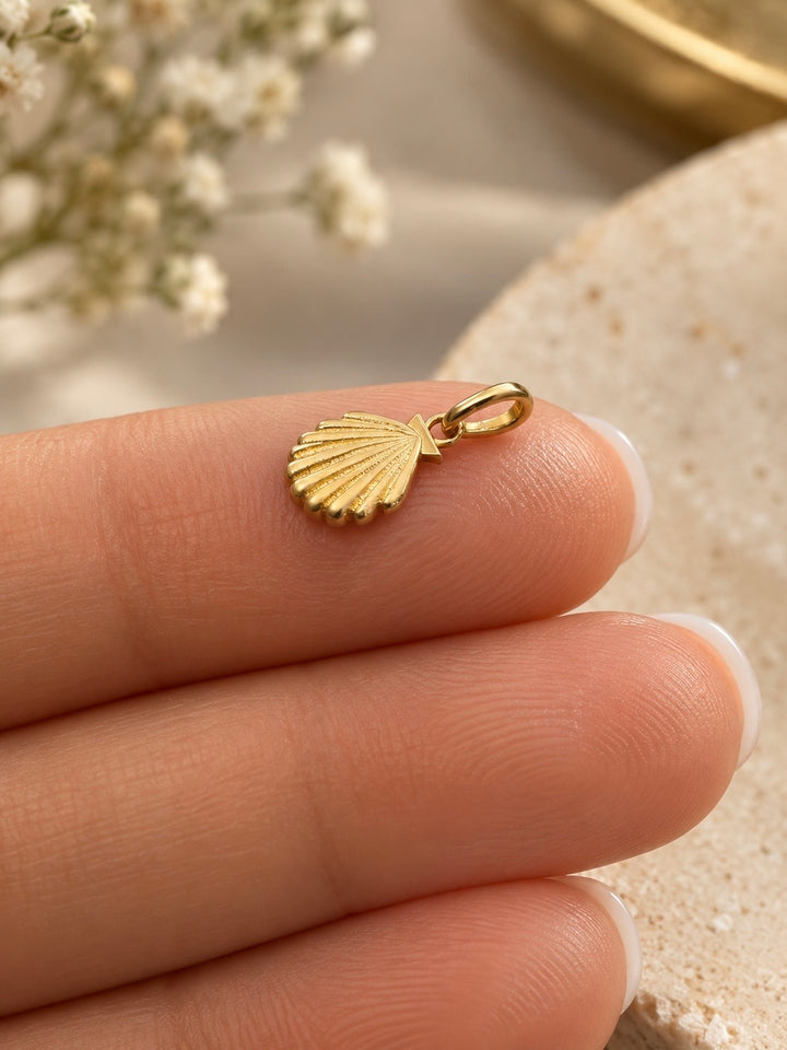 Sadaf Muschel-Anhänger aus 18k Gelbgold Detailansicht