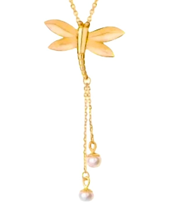 Schmuckstück in Libellenform mit Kettchen & Perlen – Nahaufnahme