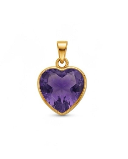 Detailaufnahme eines Herzanhängers aus 18k Gelbgold mit violetter Zirkonia.