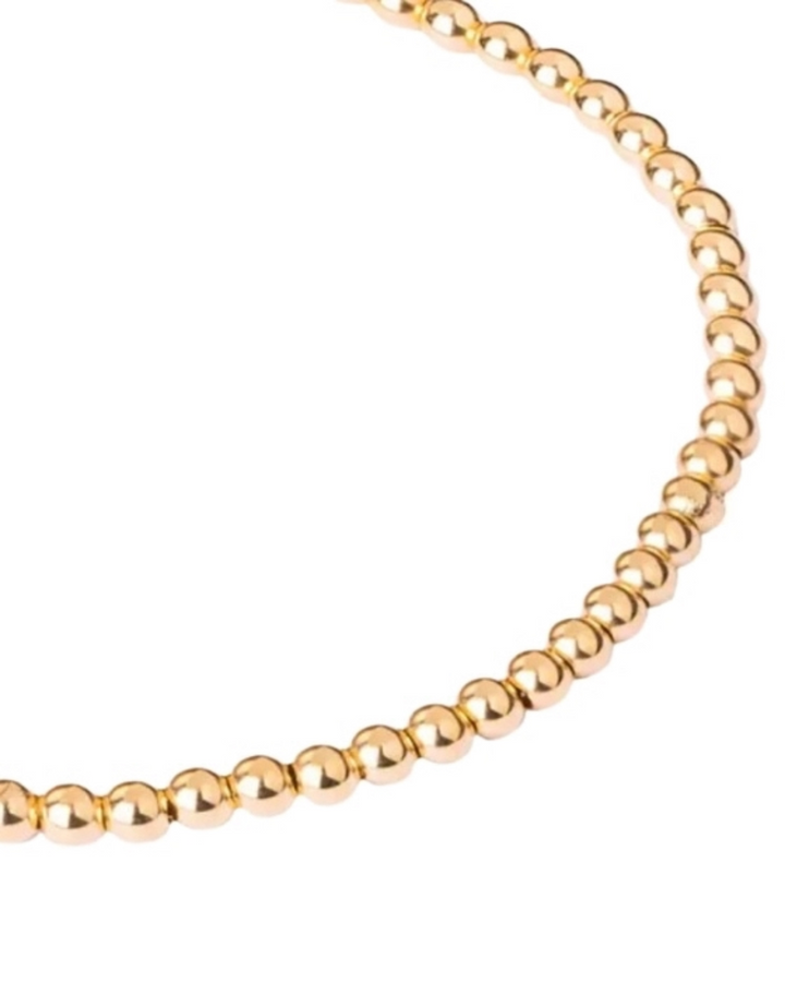 Detailaufnahme der 2 mm Goldperlen aus 18k Gelbgold