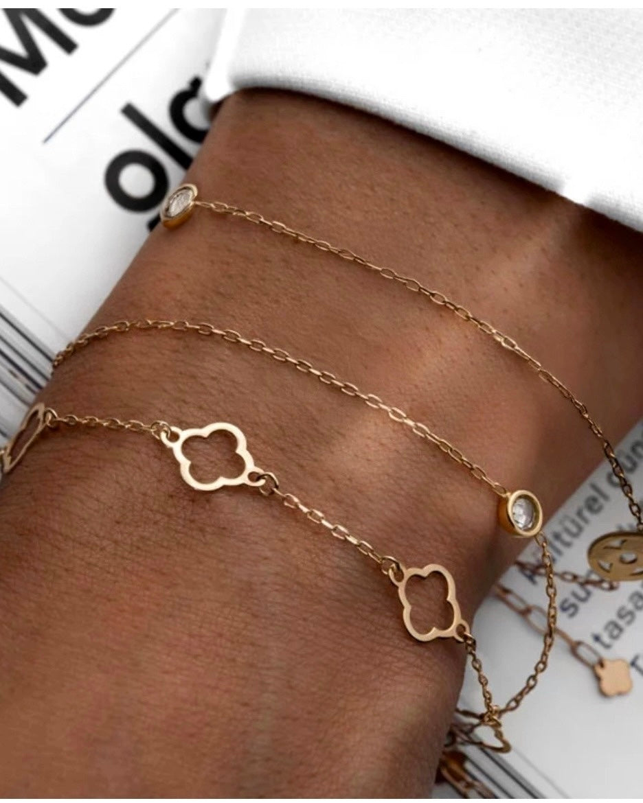 Feines Armband aus 18k Gelbgold – Chahâr Barg-e Khoshgel (Hübsche vier Blätter). Elegante Kette mit vierblättrigen Anhängern und funkelnden Details, Symbol für Glück & Schönheit.