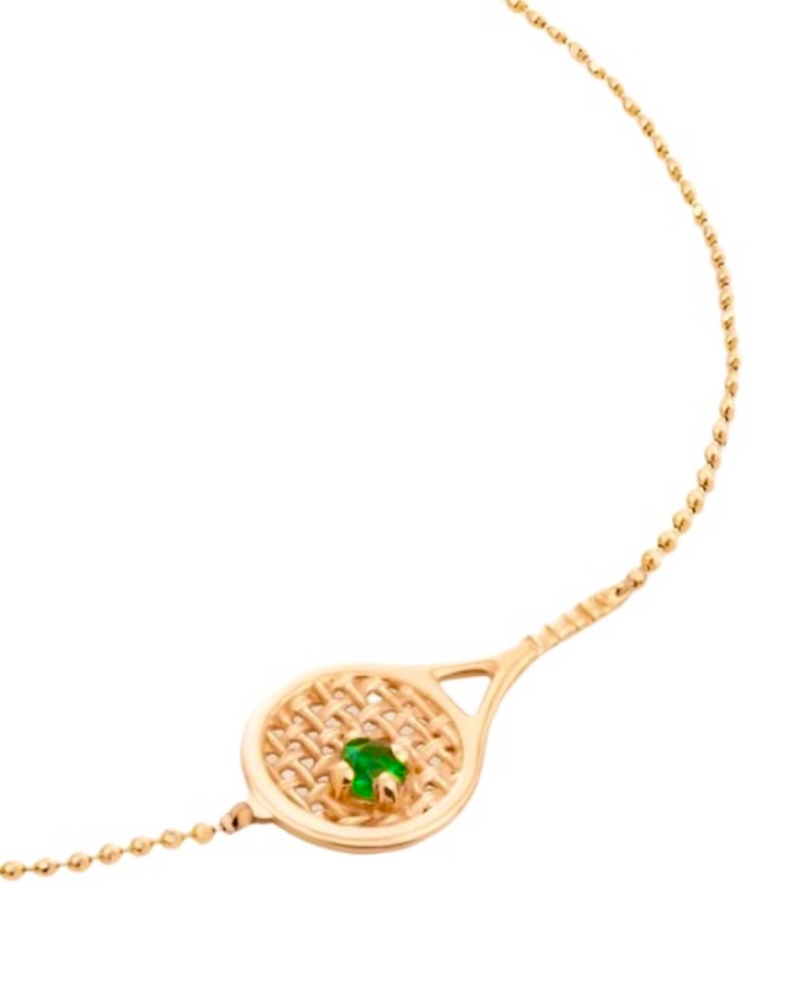 Detailaufnahme des 18k Gelbgold-Armbands „Raket-e Tennis“ mit filigranem Schlägergitter