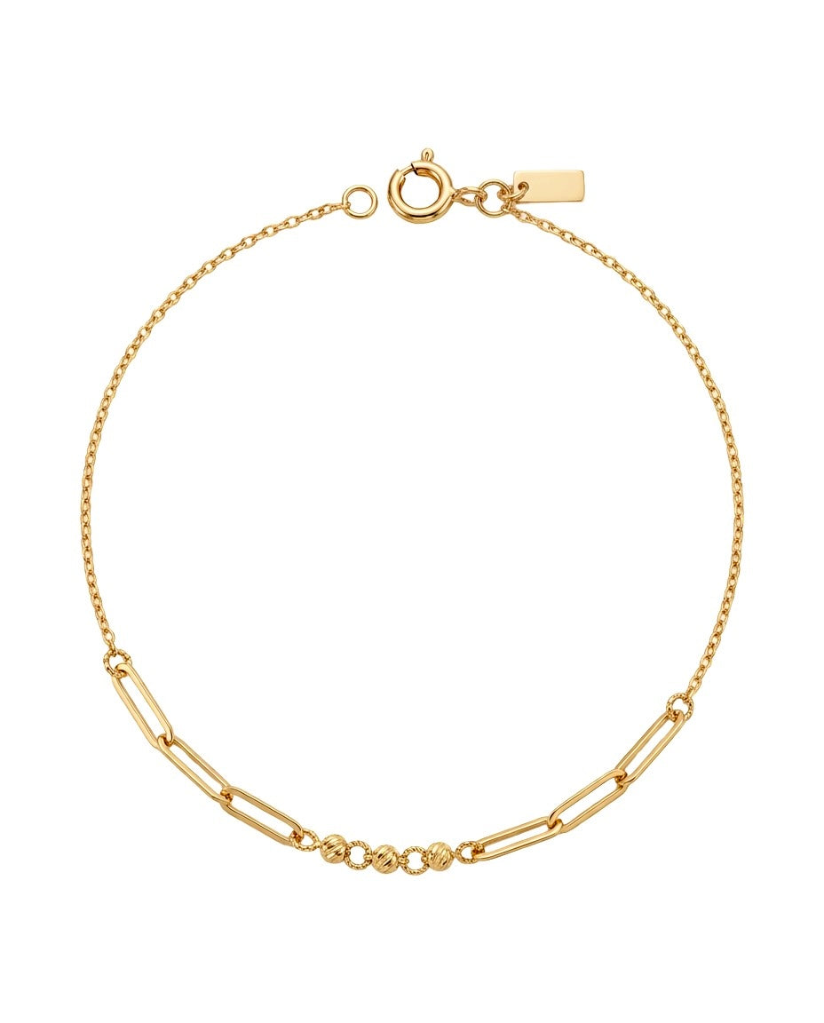 Feines Armband aus 18k Gelbgold mit zentrierter Paperclip-, Ring- und Kugel-Struktur, freigestelltes Produktbild