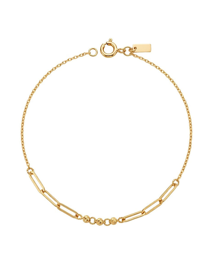 Feines Armband aus 18k Gelbgold mit zentrierter Paperclip-, Ring- und Kugel-Struktur, freigestelltes Produktbild
