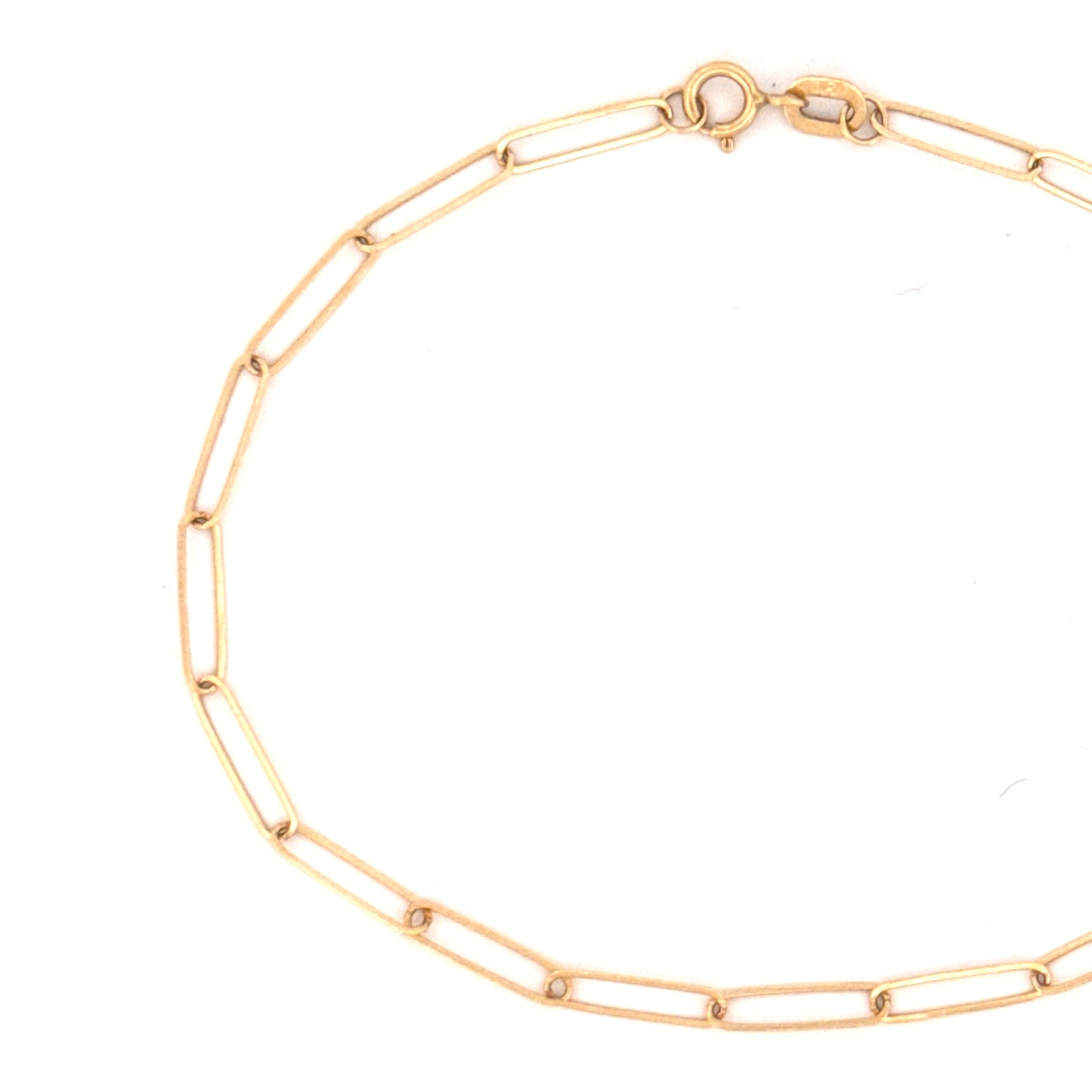 Feines Armband aus 18k Gelbgold mit länglichen Gliedern, 2.5 mm breit und 19 cm lang – auf hellem Hintergrund