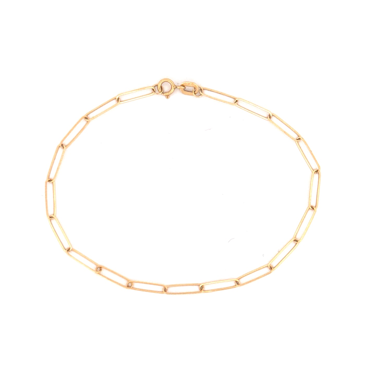 Feines Armband aus 18k Gelbgold mit länglichen Gliedern, 2.5 mm breit und 19 cm lang – auf hellem Hintergrund