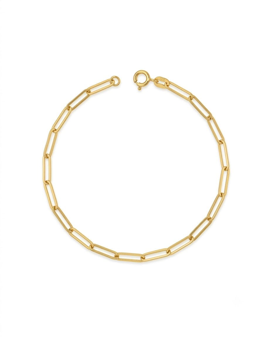 Feines Armband aus 18k Gelbgold mit länglichen Gliedern, 2.5 mm breit und 19 cm lang – auf hellem Hintergrund