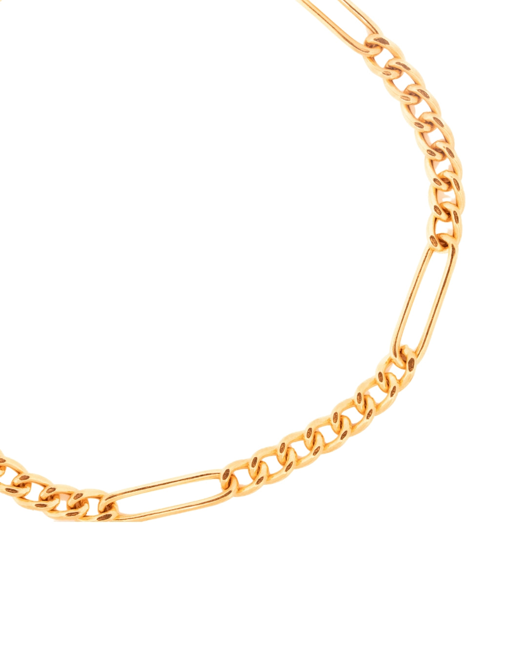 Armband mit Figaro-Gliederdesign, jeweils 7 kleine Glieder 1 grosses Glied – freigestellte Nahaufnahme