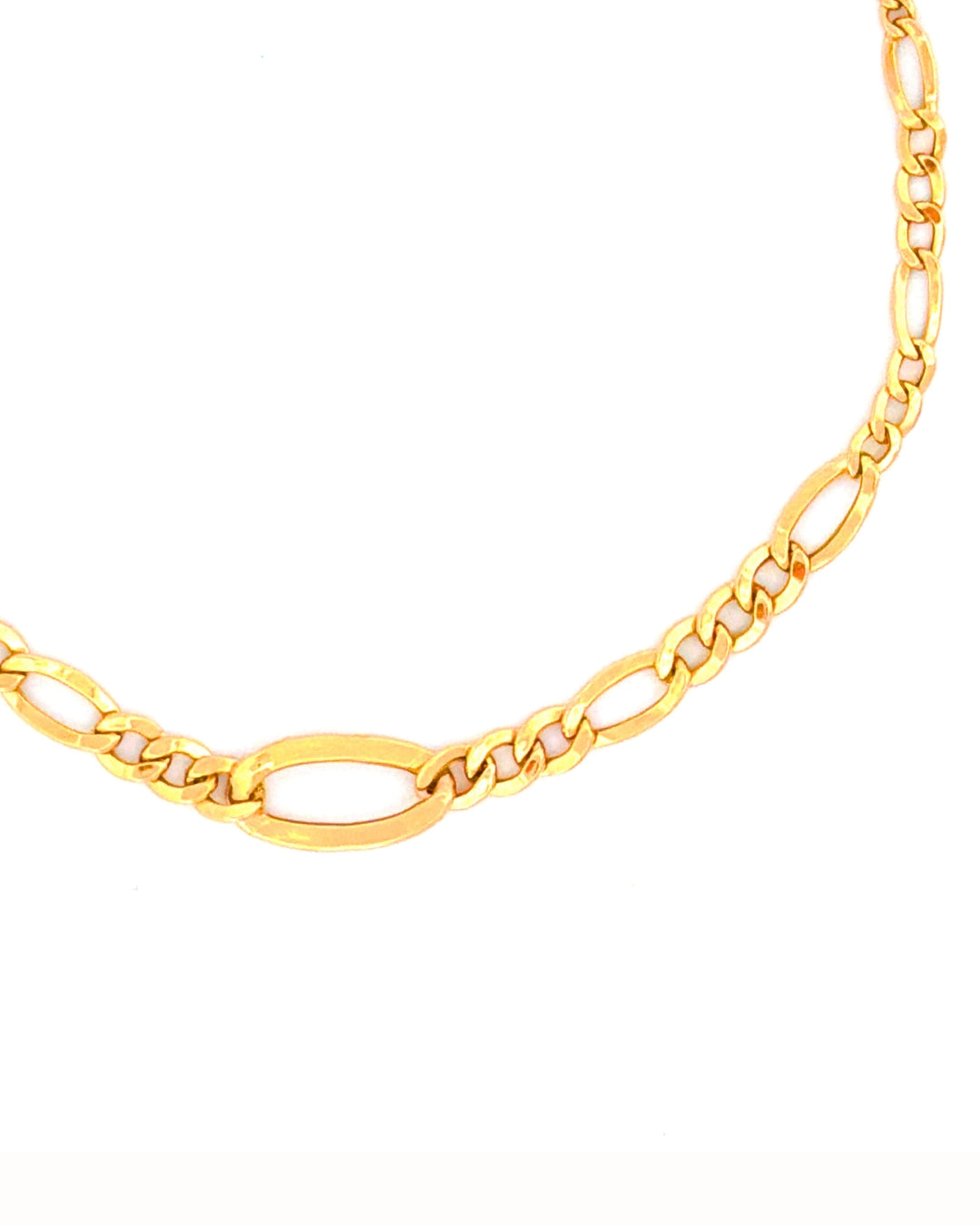 18k Figaro Goldarmband mit konischem Verlauf und zentralem Akzentglied –Nahaufnahme des breiteren Mittelglieds – poliert, handgefertigt.
