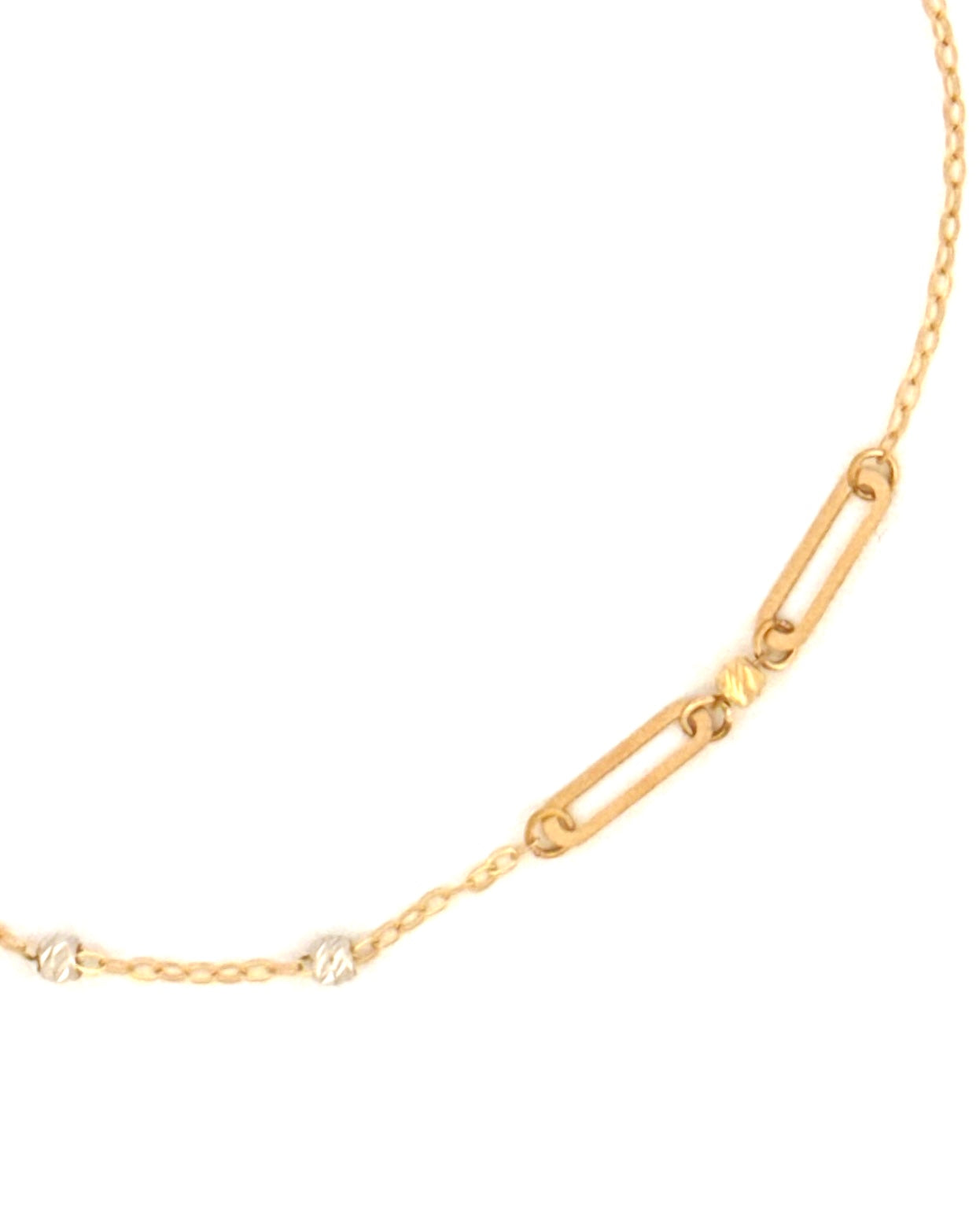 Detailansicht: filigranes 18k‑Goldarmband mit länglichen Gliedern – freigestellt.