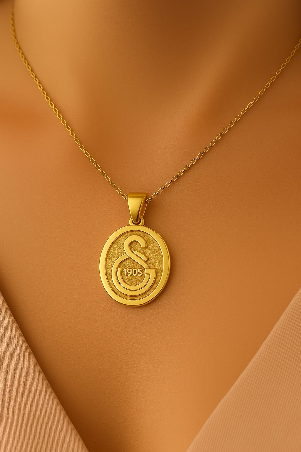 18k Goldanhänger mit personalisiertem Clubsymbol – handgefertigte Sonderanfertigung