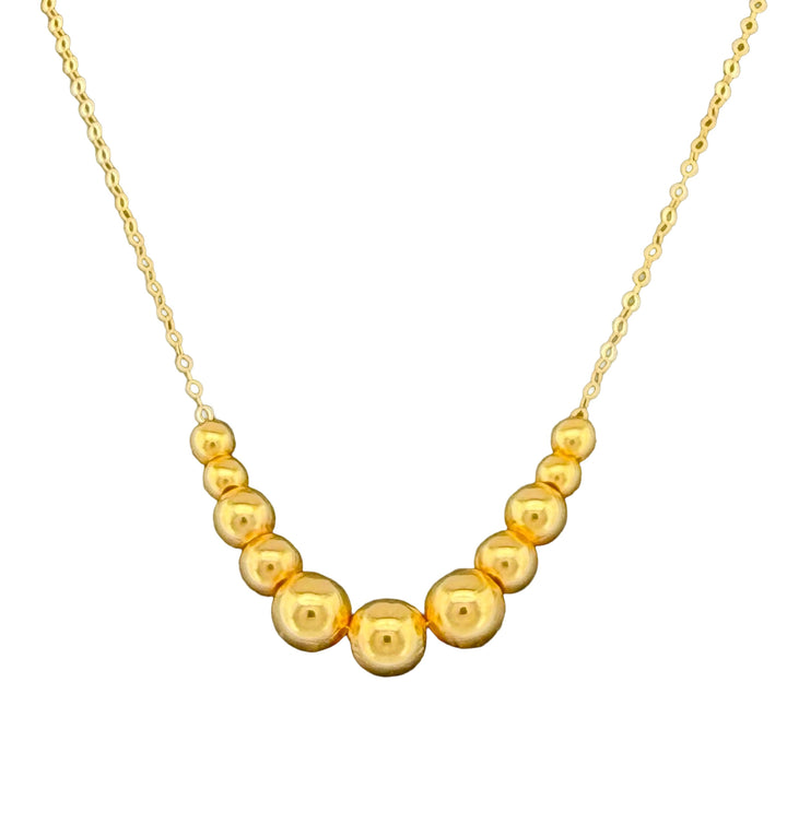 Detailaufnahme der abgestuften Goldkugeln an einer 18k Goldhalskette