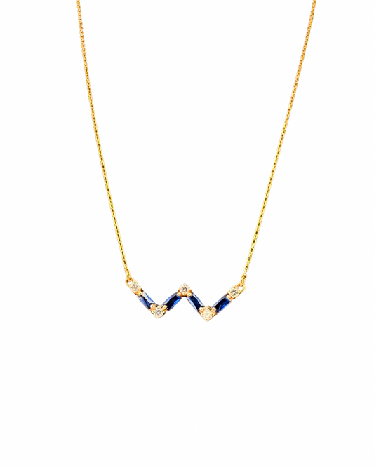 Feine Halskette aus 18k Gelbgold mit W-förmigem Cassiopeia-Anhänger in Blau – 41.5 cm Länge