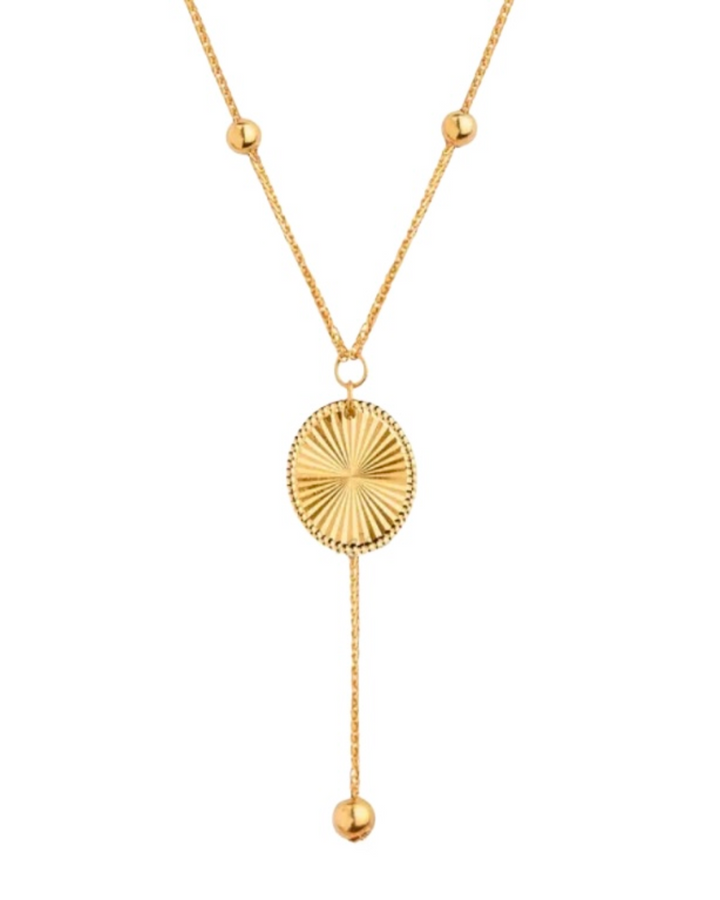 Detailaufnahme des 18k Gold Sonnenanhängers mit Strahlenstruktur und 2 mm Goldkugeln