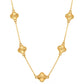 Detailaufnahme einer 18k Gold Halskette mit fünf Glücksblüten