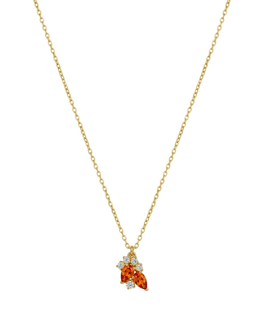 Zarte Halskette aus 18 Karat Gelbgold mit filigranem Anhänger aus zwei orangefarbenen, tropfenförmigen Edelsteinen und funkelnden Zirkonia-Steinen. Eleganter, femininer Goldschmuck für Alltag und besondere Anlässe.