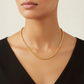 Elegante 18-Karat-Gelbgoldkette mit feiner Panzerstruktur, klassisch am Hals getragen, zeitloser Goldschmuck für stilvolle Looks und den Alltag.