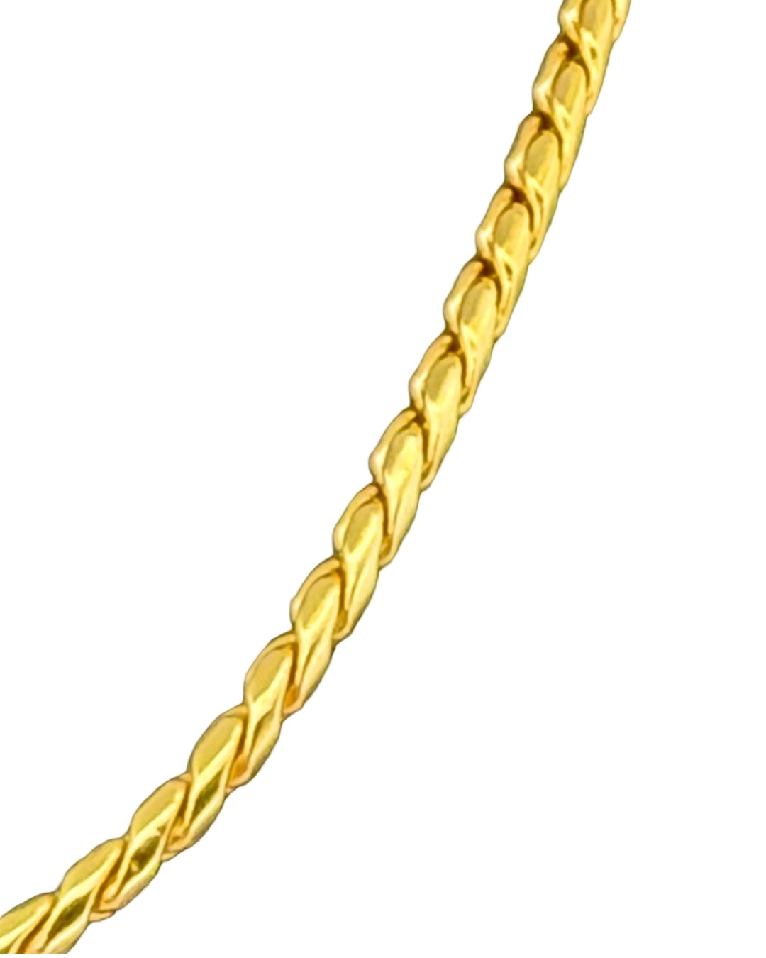 Detailaufnahme der gedrehten Struktur der 18k Gold Halskette