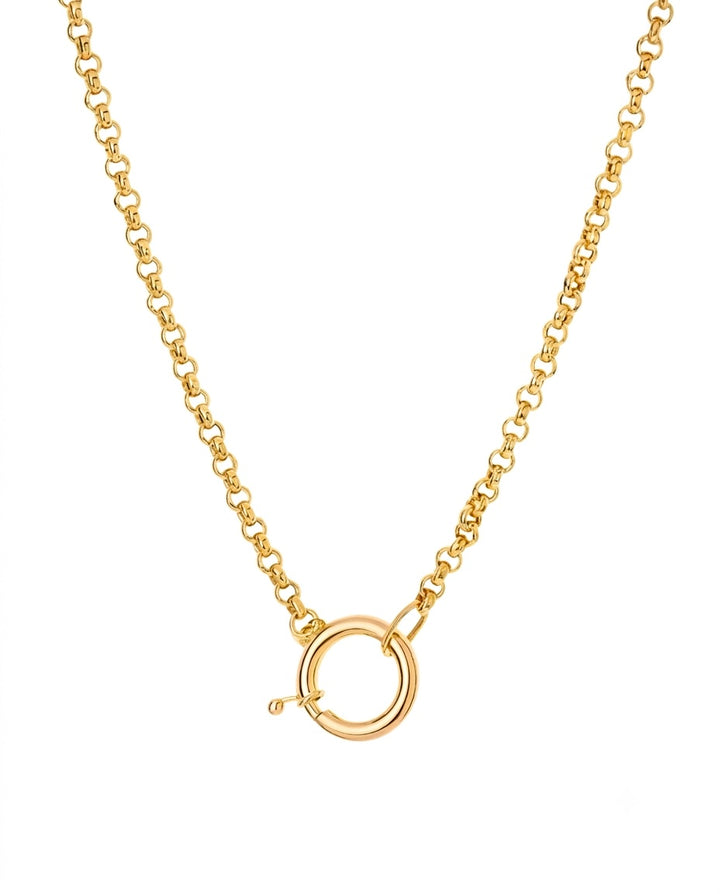 Detailaufnahme einer klassischen Rolo-Kette aus 18k Gelbgold mit sichtbarem Ringverschluss