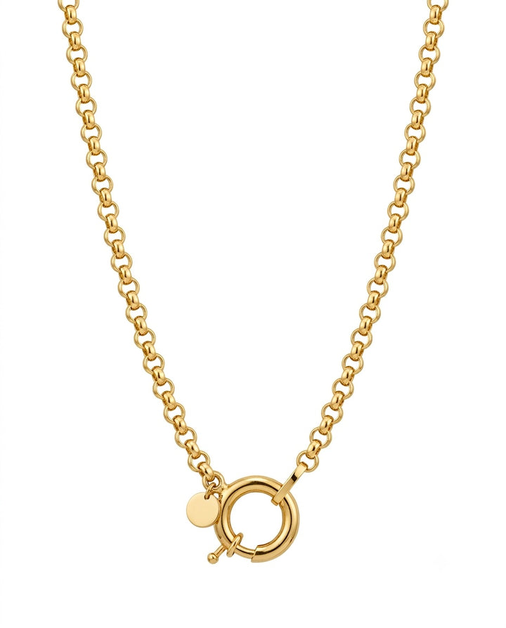 Detailaufnahme einer klassischen Rolo-Kette aus 18k Gelbgold mit sichtbarem Ringverschluss