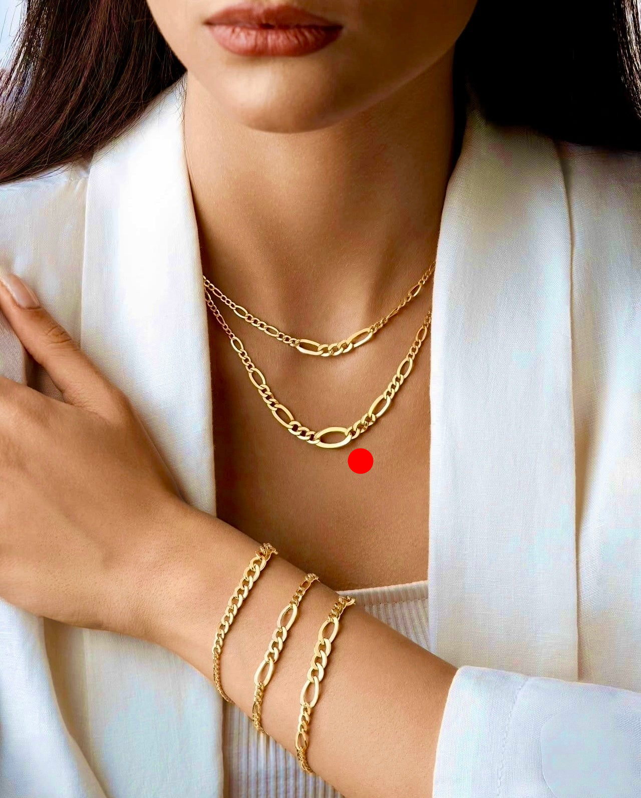 Ziba Gold Halskette Salsar Conic 18k Gelbgold – getragen im Layering mit passenden Armbändern