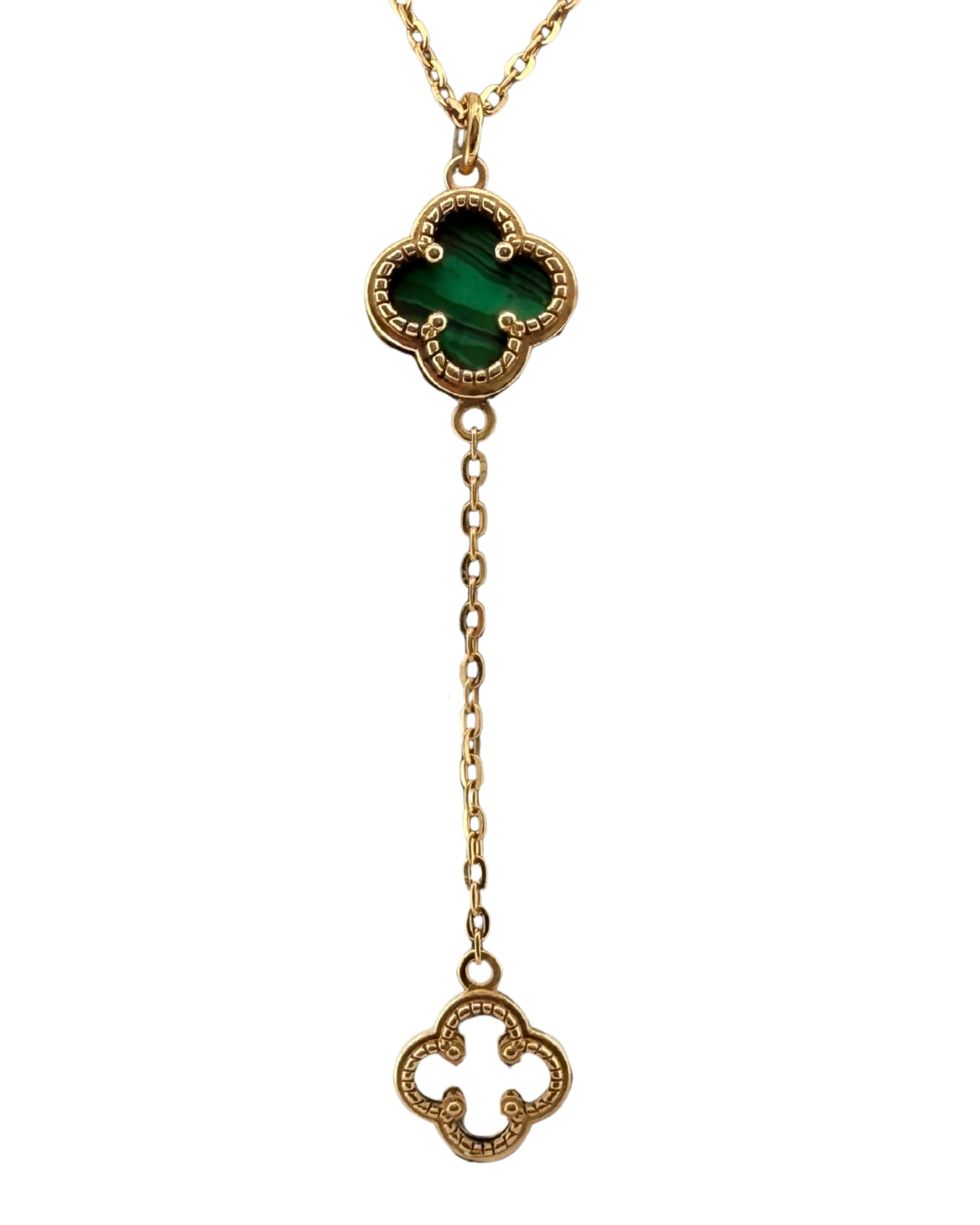 Detailansicht der Ziba Gold Kette Sambole-e Khoshbakhti (Symbol des Glücks) mit Malachit-Ornament und offenem Anhängermotiv in 18k Gelbgold – filigran &amp; symbolisch