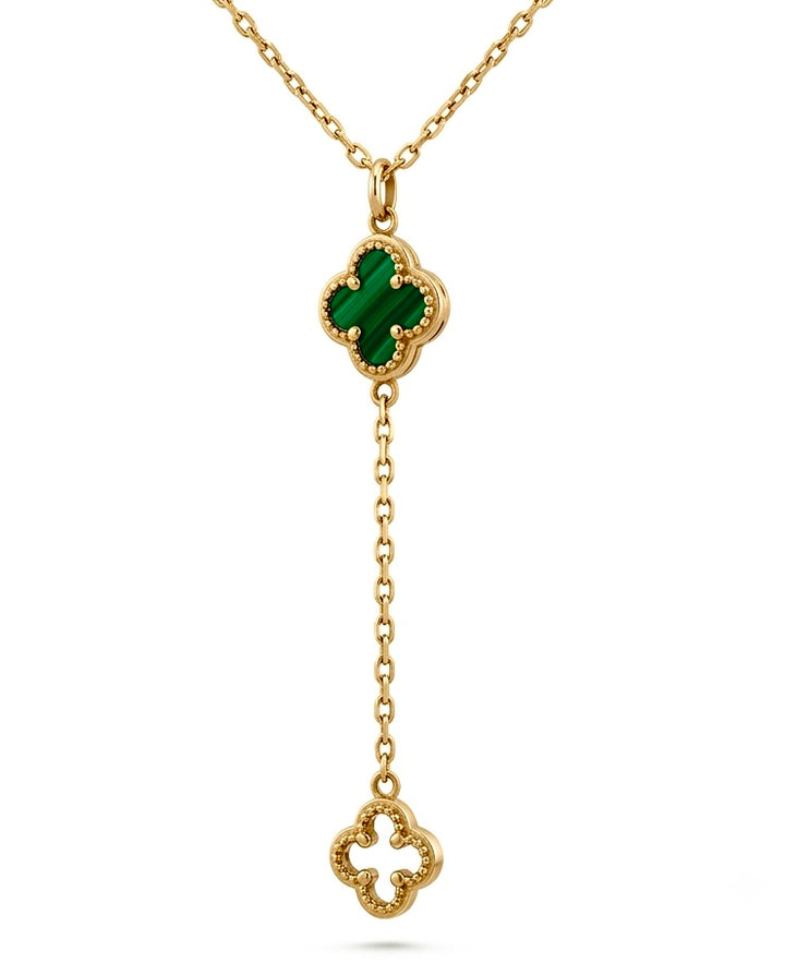 Elegante Y-Halskette aus 18 Karat Gelbgold mit grünem Kleeblatt-Anhänger im Malachit-Look und filigranem Quatrefoil-Element – luxuriöser Damenschmuck für Alltag und besondere Anlässe.