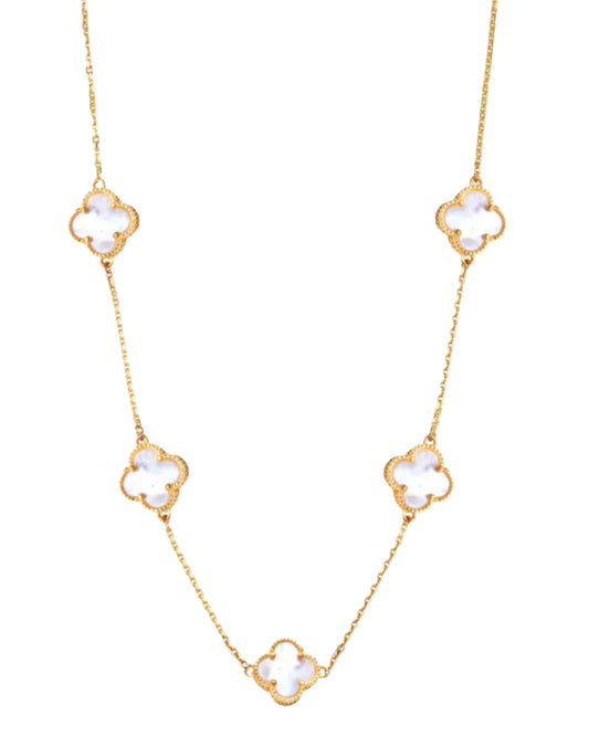 18k Goldkette mit fünf Perlmutt-Kleeblättern – freigestelltes Produktbild.