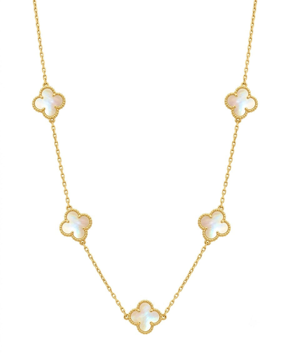 18k Goldkette mit fünf Perlmutt-Kleeblättern – freigestelltes Produktbild.