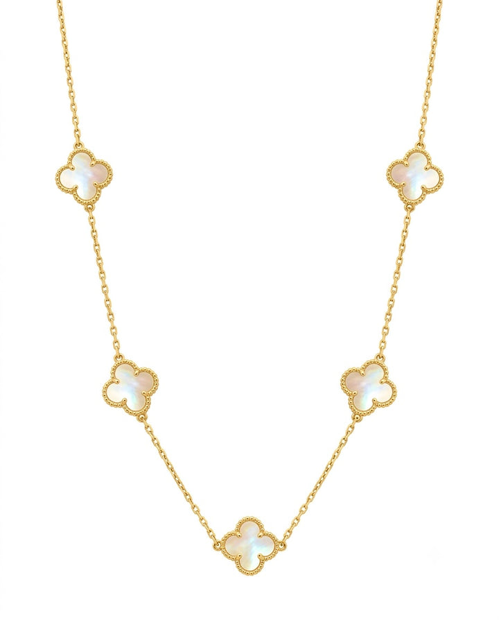 18k Goldkette mit fünf Perlmutt-Kleeblättern – freigestelltes Produktbild.