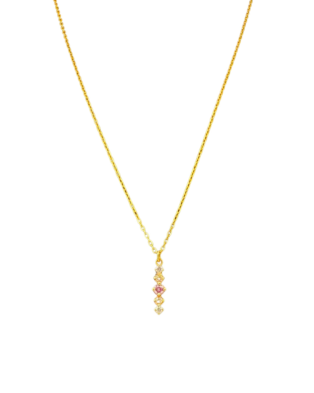 Zarte Halskette aus 18k Gelbgold mit schlankem Anhänger aus hellen Zirkonia und einem mittleren pastellvioletten Fliederstein – freigestellt auf weißem Hintergrund.