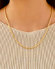 Kordelkette aus 18k Gelbgold – elegante Halskette im Tanab-Design, getragen auf hellem Strickoberteil