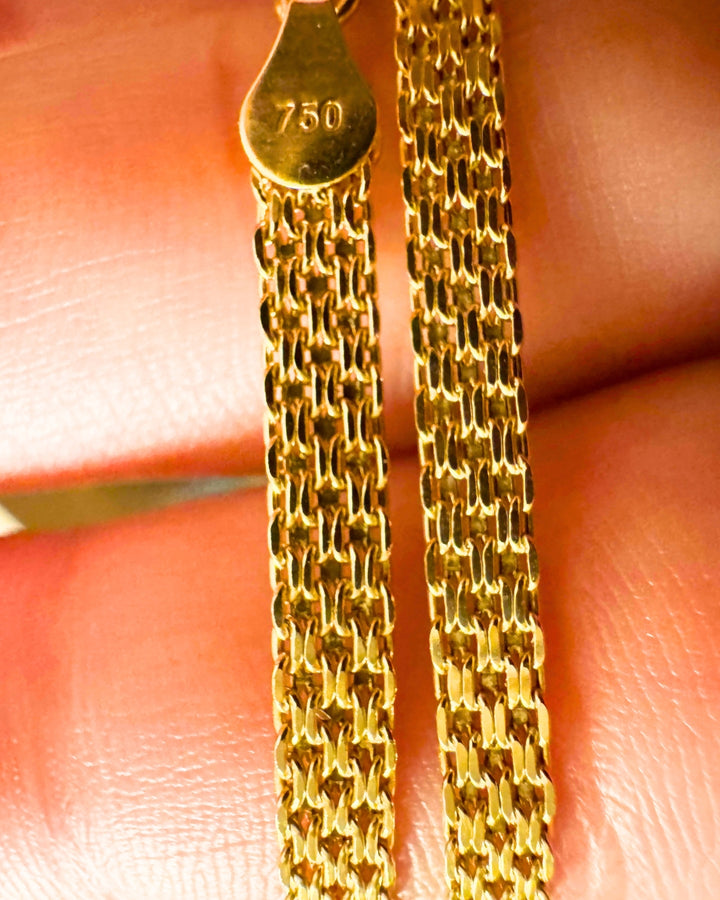 Verschlussdetail einer 18k Gelbgold-Bismarckkette mit 750-Punze