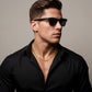 Stilvoller Mann mit schwarzem Hemd und Sonnenbrille trägt eine elegante 18k Gelbgold-Panzerkette – maskuliner Luxus-Look mit zeitloser Goldkette für Herren