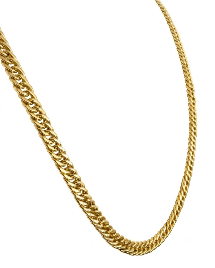 18 Karat Gelbgold-Halskette mit flachem Panzerketten-Design, hochglanzpolierter Oberfläche und elegantem, zeitlosem Look auf weissem Hintergrund.