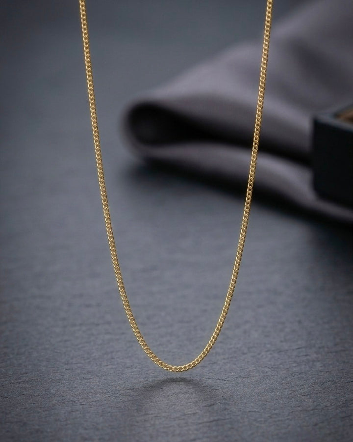 18 Karat Gelbgold-Halskette mit feiner Ankerkette, filigranes und zeitloses Design, glänzend polierte Goldkette für Damen, eleganter Goldschmuck für Alltag, Layering und besondere Anlässe.