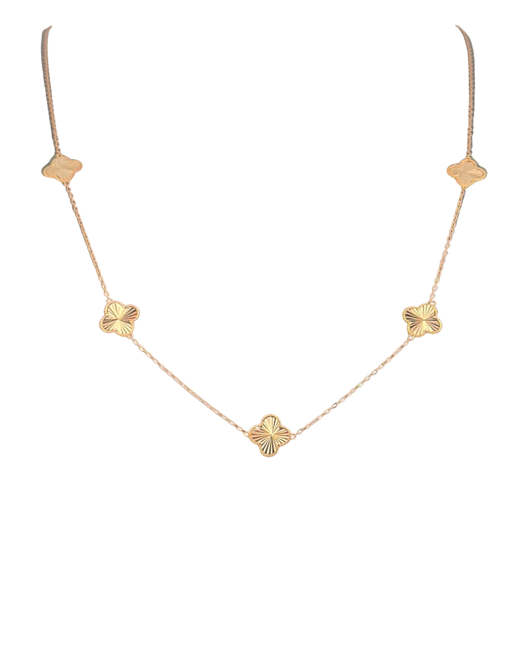 Halskette aus 18k Gelbgold mit fünf feinen Kleeblättern – freigestelltes Produktbild auf weissem Hintergrund.