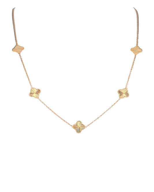 Halskette aus 18k Gelbgold mit fünf feinen Kleeblättern – freigestelltes Produktbild auf weissem Hintergrund.