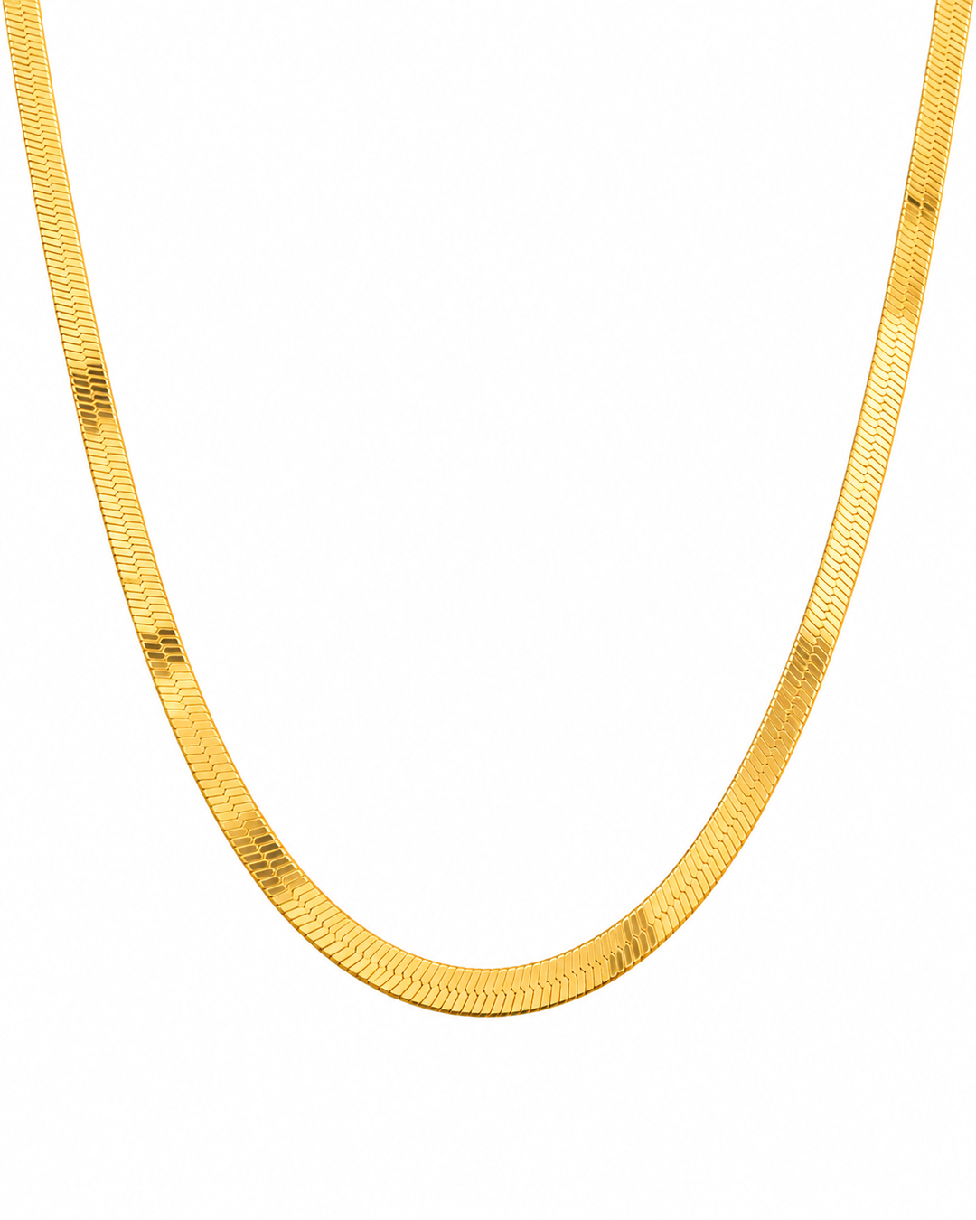 18 Karat Gold Halskette in flachem Fischgräten-Design, elegant geschwungen und glänzend, freigestellt auf reinweissem Hintergrund.