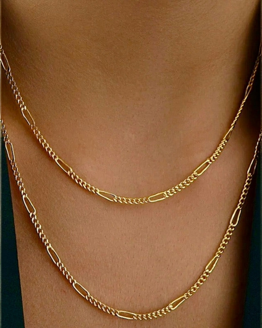 Halskette aus 18k Gelbgold im klassischen Figaro-Kettendesign – Zanjir-e Figaro. Luxuriöse Echtgold-Kette, handgefertigt mit zeitloser Eleganz, perfekt für Damen und Herren.