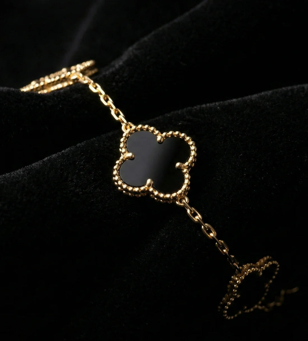 Armband Gelbgold 18k – Panj Shabdar-e Siyah (Fünf schwarze Kleeblätter)