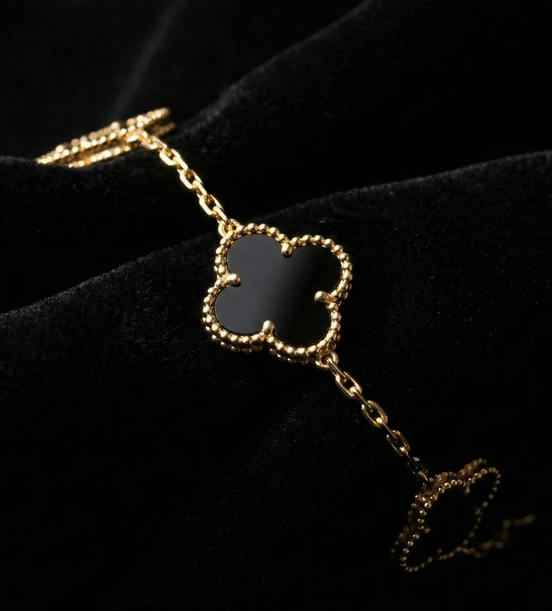 Armband Gelbgold 18k – Panj Shabdar-e Siyah (Fünf schwarze Kleeblätter)