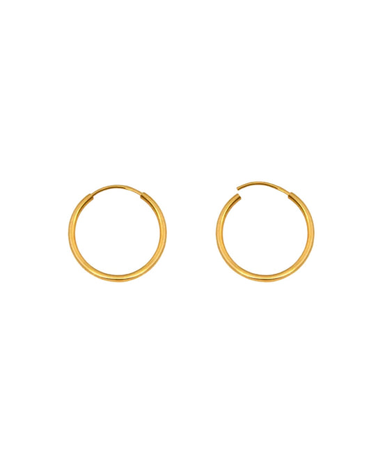 Feine 18k Gold Creolen Ø 1.5 cm – minimalistische Mini-Ohrringe, Produktbild freigestellt