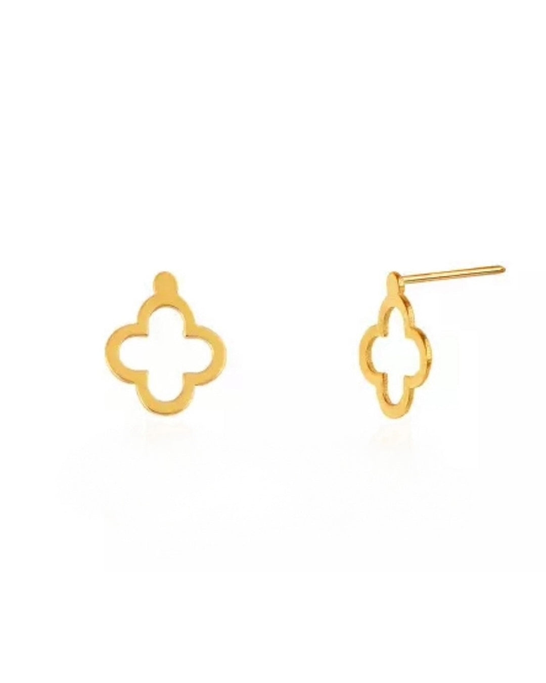 Nahaufnahme: filigraner Ornament-Ohrstecker aus 18k Gelbgold – mit Verschluss